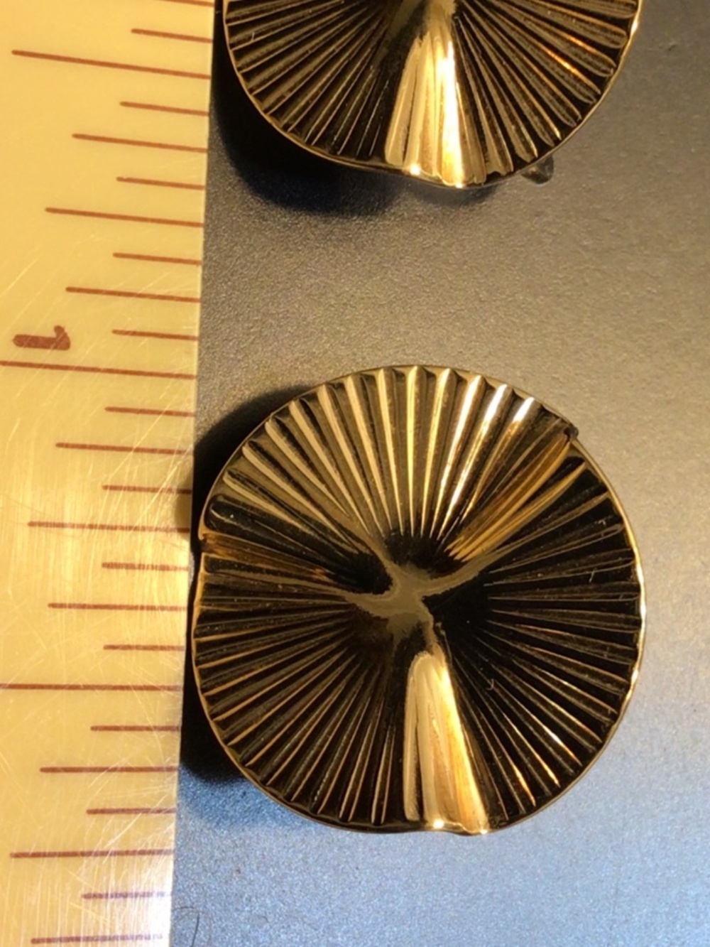 Vintage Trifari Gold Toned Wavy Circle Fan Clip On Earrings Retro Runway Style - Picture 10 of 10